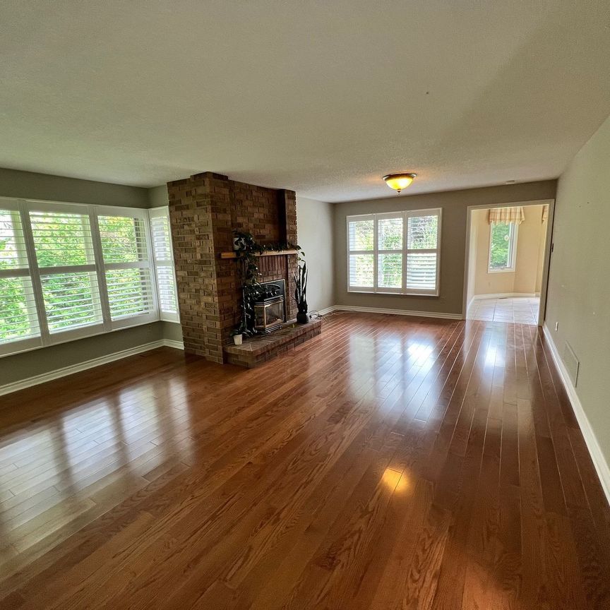 For Lease - 15 Dobson Court, King, Ontario - Photo 1