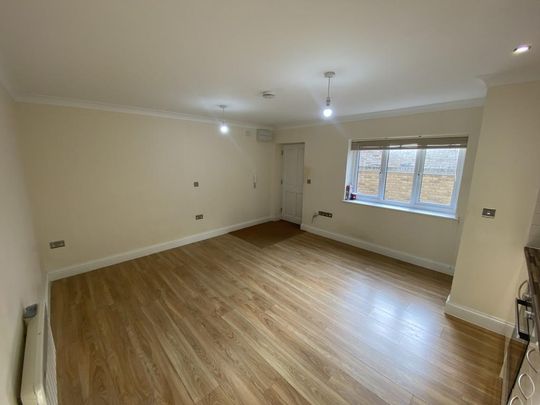 Studio to rent - Photo 1
