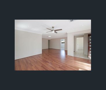 Spacious 5-Bedroom Family Home in Peaceful Pitt Town Setting - Photo 3