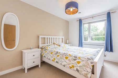 South croydon, 137 sanderstead road - Photo 2