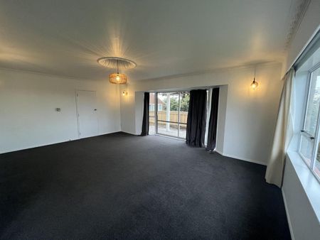 Three bedroom home in Oakura - Photo 4