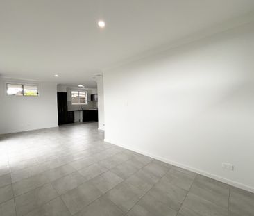 Modern Comfort & Style in a Prime Gledswood Hills Location - Photo 5