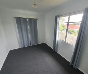WELL-LOCATED CHADSTONE HOME FOR RENT - Photo 6
