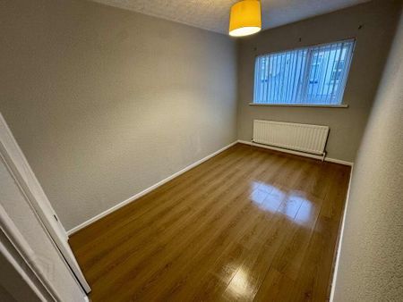 32 Lower Waterloo Road, Larne, BT40 1NP - Photo 4