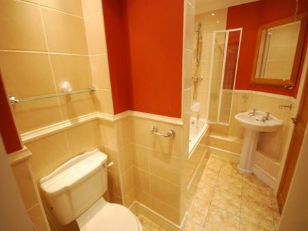 Spacious 5 bedroom mid terrace. Close to university and amenities - Photo 4