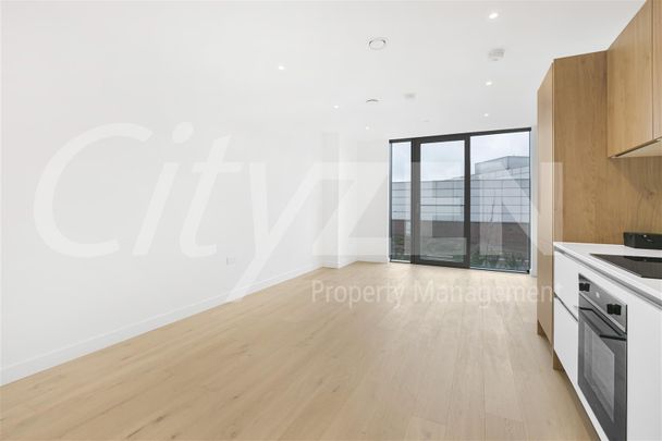 37 Clarendon Road, Watford - Photo 1