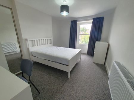 8 Bed Semi-Detached House, Cotham, BS6 - Photo 3