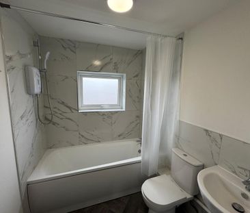 2 bedroom semi-detached house to rent - Photo 5