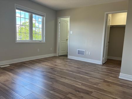 For Lease - 10 Bramacre Court, Brampton, Ontario - Photo 2