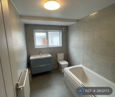 3 bedroom terraced house to rent - Photo 6