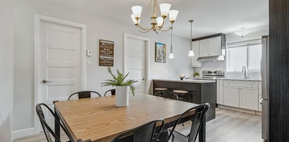 Grand condo 5 ½, entièrement rénové, 2 stationnements déneigés, rangement - Photo 2