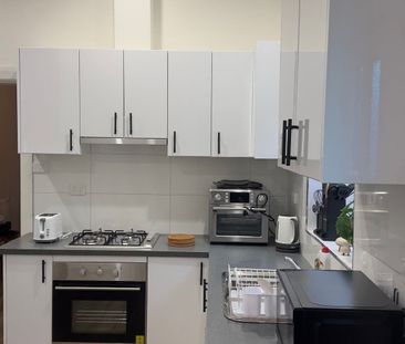 Caulfield North - Photo 2