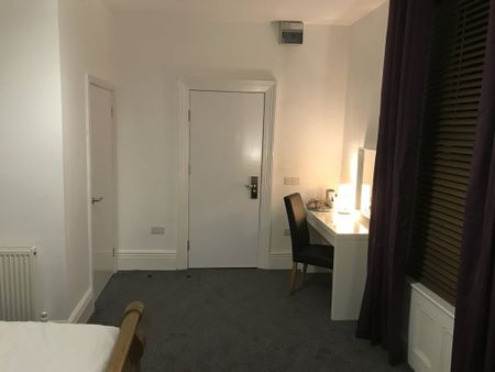 Room in a Shared House, Wostenholm Road, S7 - Photo 3