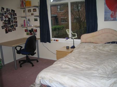 5 bed house close to New College - good bus links to central Durham - Photo 4