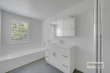 Charming Riverside Home in Horseshoe Bend, Maitland! - Photo 4