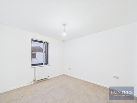 1 bedroom Flat To Let - Photo 2