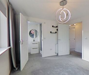 4 bedroom semi-detached house to rent - Photo 6