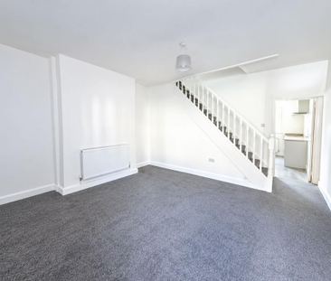 2 bedroom end of terrace house to rent - Photo 2