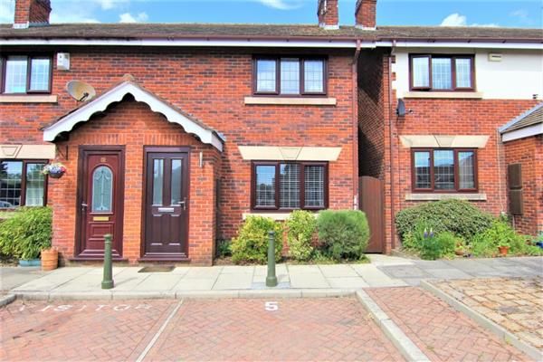 3 Bedroom Mews House For Rent in Marleyer Close, Manchester - Photo 1