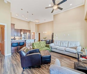 Spacious Top-Floor Unit with Solarium - Photo 6