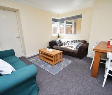 3 bedroom flat to rent - Photo 3