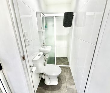 Charming 1-Bedroom, 1-Bathroom Unit in Thabeban - Photo 6