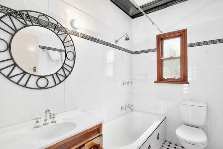 Charming Two-Bedroom Semi In Prime Artarmon Location - Photo 3