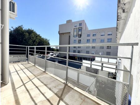 NIMES MONTAURY / POMPIDOU T2 MEUBLE RECENT AVEC CLIMATISATION ET TERRASSE - Photo 4