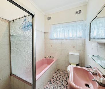Comfortable Three-Bedroom Home with Optional Part Furnishing - Photo 6