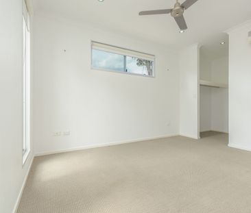 LOW MAINTENANCE HOME WITH HIGH END FINISHES & PLUNGE POOL! - Photo 2