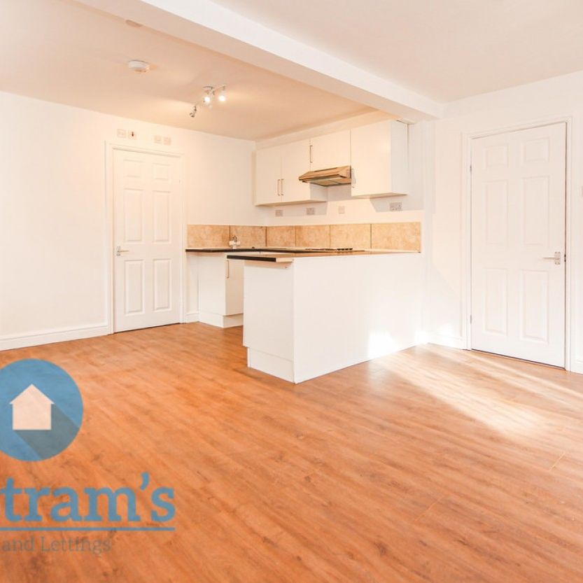 2 bed Flat for Rent - Photo 1