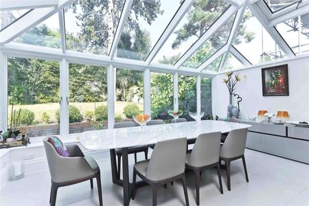 A modern family home in a popular Cobham residential road. - Photo 3