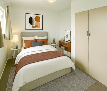 Refurnished 5 Bedroom 2 Bathroom Home - Photo 3