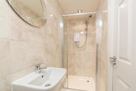 4 bedroom end of terrace house to rent - Photo 5