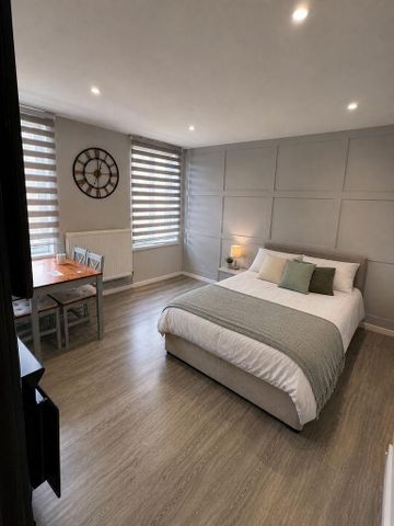 4 bedroom flat to rent - Photo 2