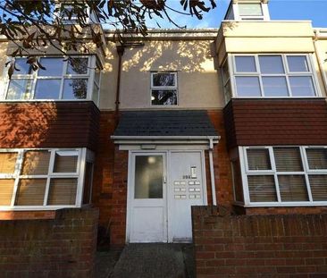 County Road, Town Centre, SN1 - Photo 1