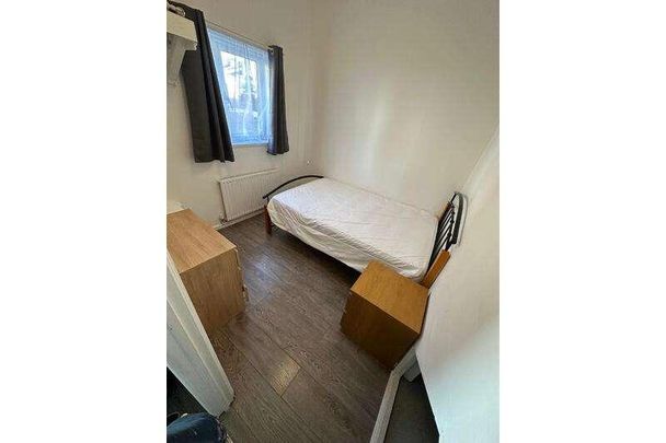 Winchester Street, Taunton, TA1 - Photo 1