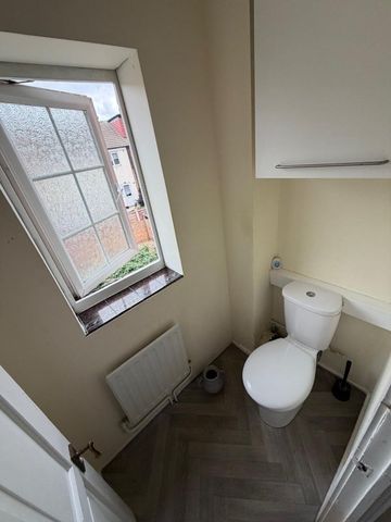 Room in a Shared Flat, Boreham Avenue, E16 - Photo 5