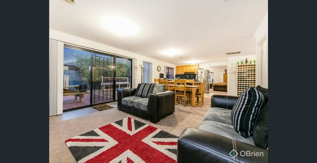 SPACIOUS FAMILY HOME WITH MULTIPLE LIVING ZONES - Photo 1