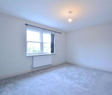 2 bedroom end of terrace house to rent - Photo 5