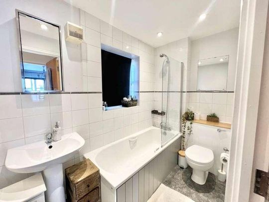 Hart Street, Brentwood, CM14 - Photo 1