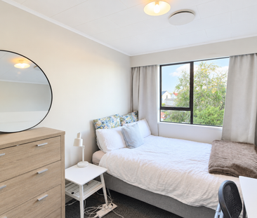 Convenient Living Close to Town - Corrie Street - Photo 5