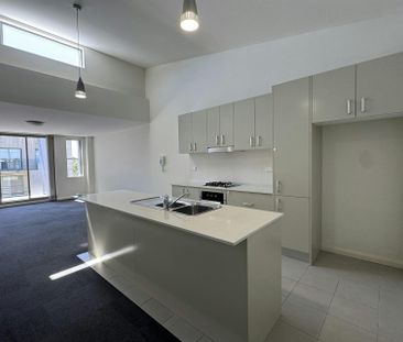 TOWNHOUSE STYLE APARTMENT - Photo 4