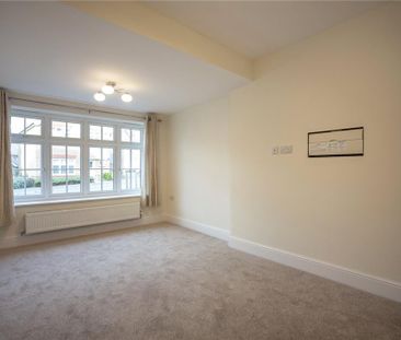 4 bedroom detached house to rent - Photo 2