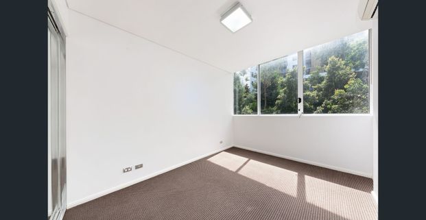 CONTEMPORARY 2 BEDROOM APARTMENT IN SOUGHT AFTER SUBURB - Photo 1