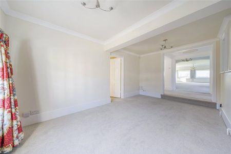 5 bedroom detached house to rent - Photo 2