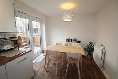 3 bedroom semi-detached house to rent - Photo 2