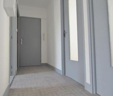 Appartement 3 pièces 50m2 MARSEILLE 1ER 665 euros - Photo 4