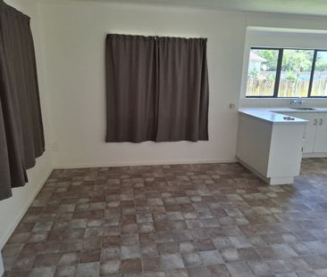 This is a very tidy easy-care home, features three double bedrooms,... - Photo 6