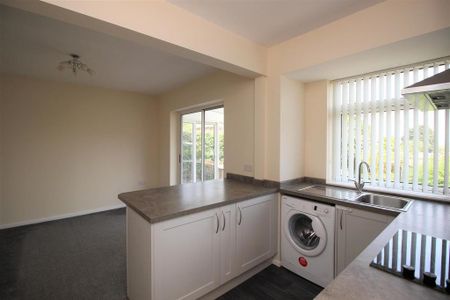 3 bedroom detached house to rent - Photo 4